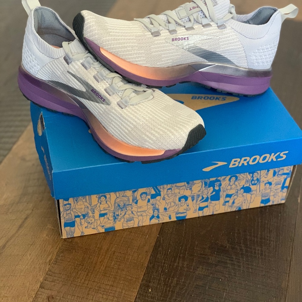 Brooks Ricochet 2 Woman’s Shoes